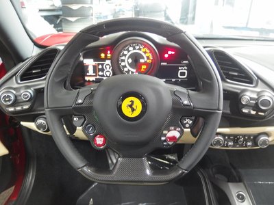 2016 Ferrari 488 GTB 照片 37