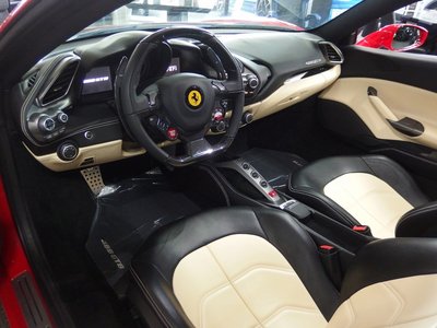 2016 Ferrari 488 GTB 照片 2
