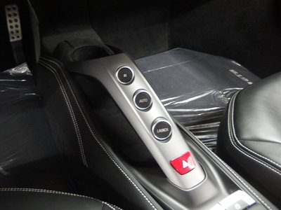 2016 Ferrari 488 GTB 照片 39