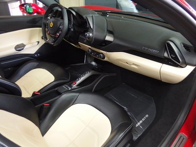 2016 Ferrari 488 GTB 照片 32