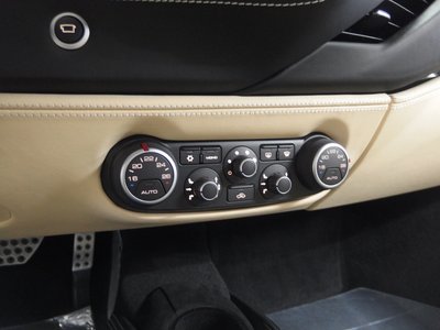 2016 Ferrari 488 GTB 照片 38