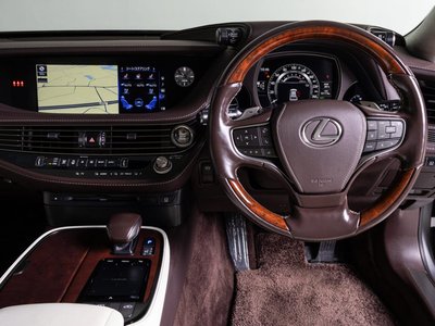 2018 Lexus LS — миниатюра 38