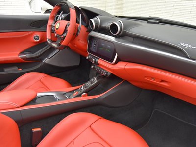 صورة 10 لـ 2020 Ferrari PORTOFINO
