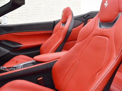 صورة 9 لـ 2020 Ferrari PORTOFINO