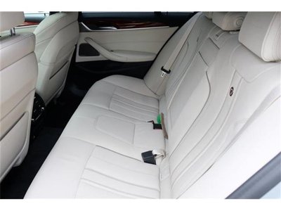 صورة 13 لـ 2021 BMW Alpina D5