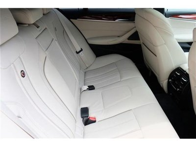 صورة 14 لـ 2021 BMW Alpina D5
