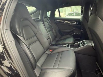 2019 Porsche PANAMERA photo 12