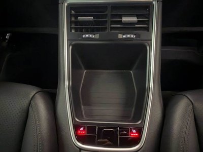 2019 Porsche PANAMERA photo 6
