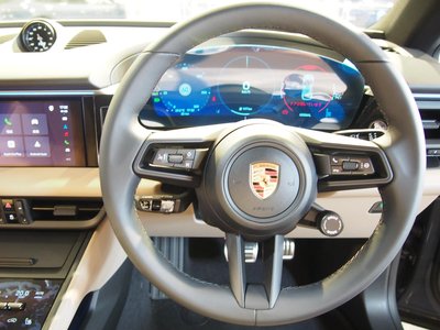 2025 Porsche MACAN thumbnail 37