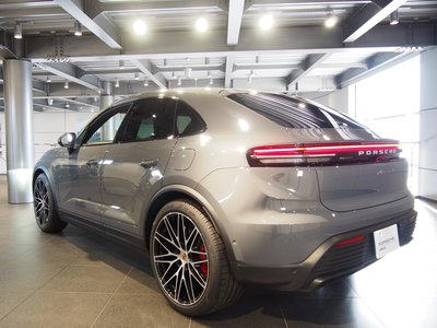 2025 Porsche MACAN photo 5