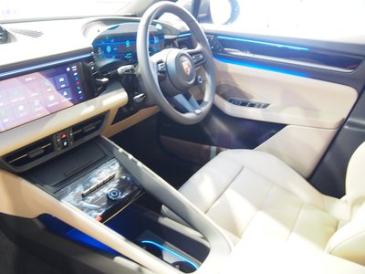 2025 Porsche MACAN thumbnail 52