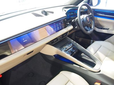 2025 Porsche MACAN thumbnail 51
