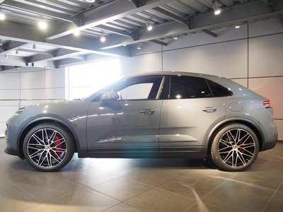 2025 Porsche MACAN photo 4