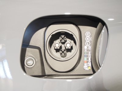 2025 Porsche MACAN thumbnail 23