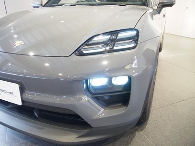 2025 Porsche MACAN thumbnail 17