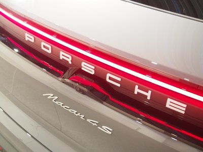 2025 Porsche MACAN thumbnail 19