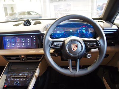 2025 Porsche MACAN thumbnail 45