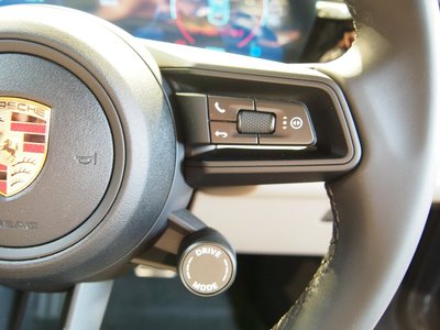 2025 Porsche MACAN thumbnail 40