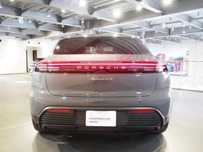 2025 Porsche MACAN photo 6