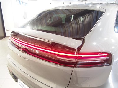 2025 Porsche MACAN thumbnail 24