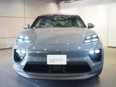 2025 Porsche MACAN photo 3