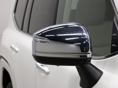 2025 Toyota LAND CRUISER 300 thumbnail 28