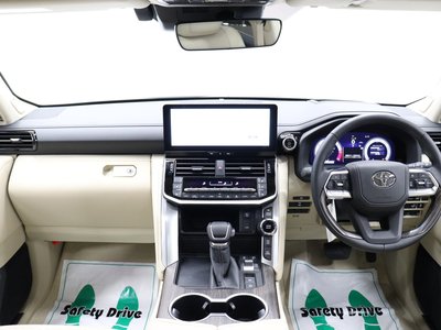 2025 Toyota LAND CRUISER 300 thumbnail 9