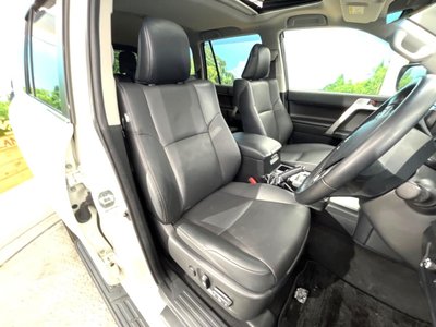 2023 Toyota LAND CRUISER PRADO photo 8