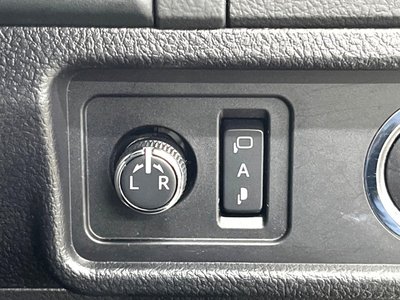 2023 Toyota LAND CRUISER PRADO thumbnail 51