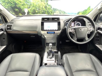 2023 Toyota LAND CRUISER PRADO photo 2