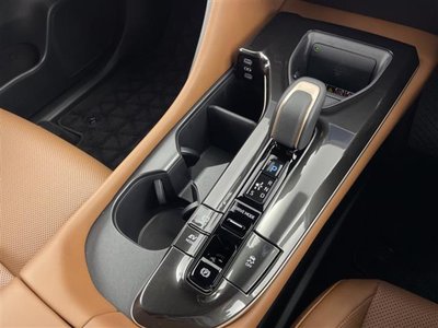 صورة 10 لـ 2025 Toyota CROWN ESTATE