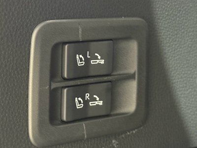 2023 Toyota LAND CRUISER 300 thumbnail 44