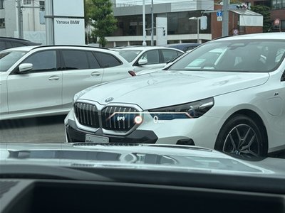 2025 BMW 5 SERIES — фото 11