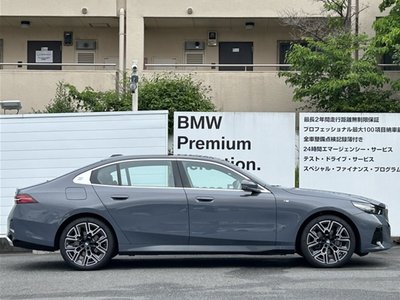 2025 BMW 5 SERIES — фото 9