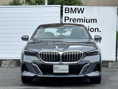 2025 BMW 5 SERIES — фото 4