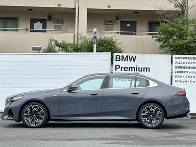2025 BMW 5 SERIES — фото 5