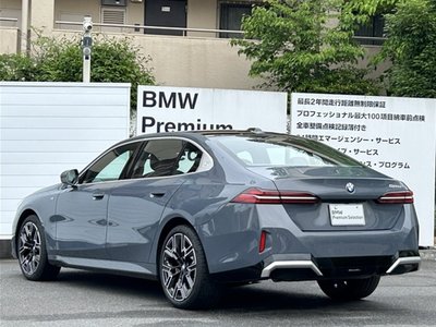 2025 BMW 5 SERIES — фото 6