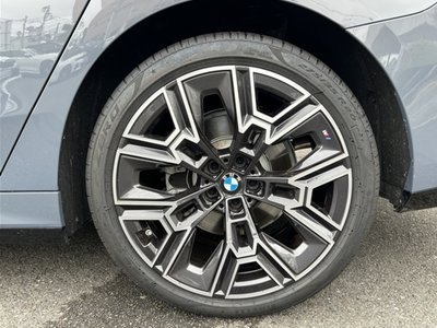 2025 BMW 5 SERIES — фото 15