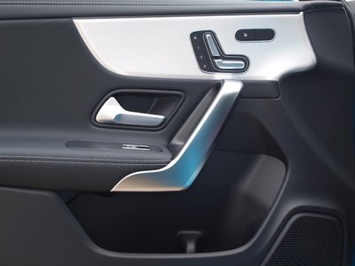2025 Mercedes-BENZ CLA photo 7
