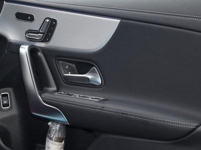 2025 Mercedes-BENZ CLA photo 13