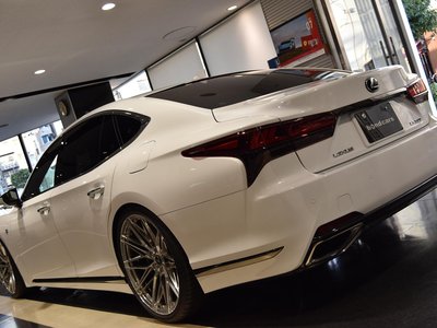 2021 Lexus LS photo 3
