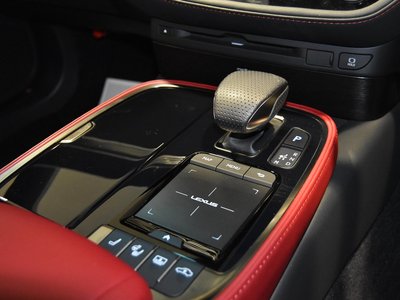 2021 Lexus LS thumbnail 17