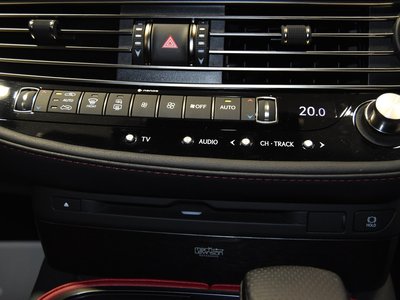 2021 Lexus LS thumbnail 18