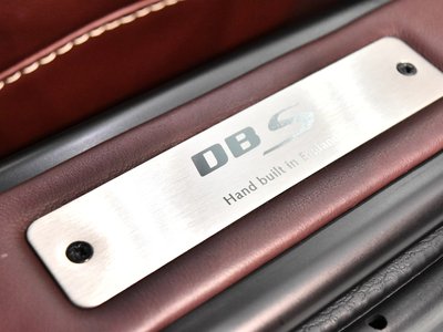 2010 Aston Martin DBS — фото 19