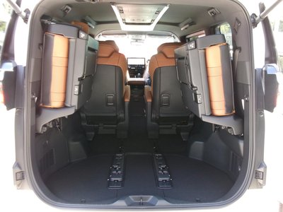 صورة 32 لـ 2026 Toyota VELLFIRE