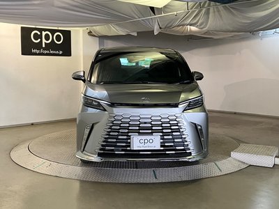 2024 Lexus LM photo 5