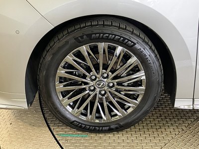 2024 Lexus LM photo 36