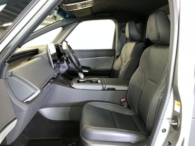 2024 Lexus LM photo 11