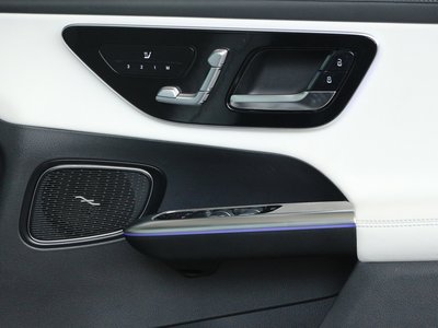 2025 Mercedes-BENZ GLC photo 12