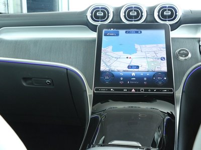 2025 Mercedes-BENZ GLC thumbnail 32